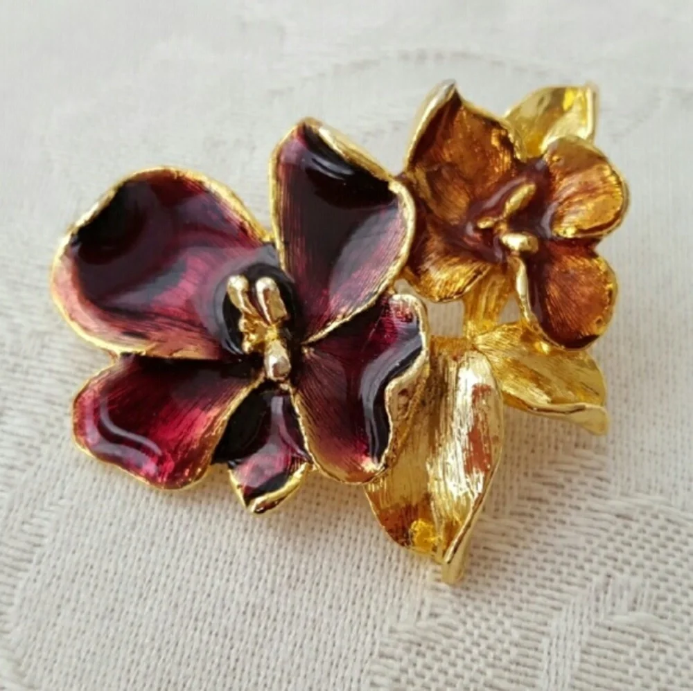 Enamel Pansy Orchid Brooch Pin Gold Tone Textured Leaves Plum Maroon